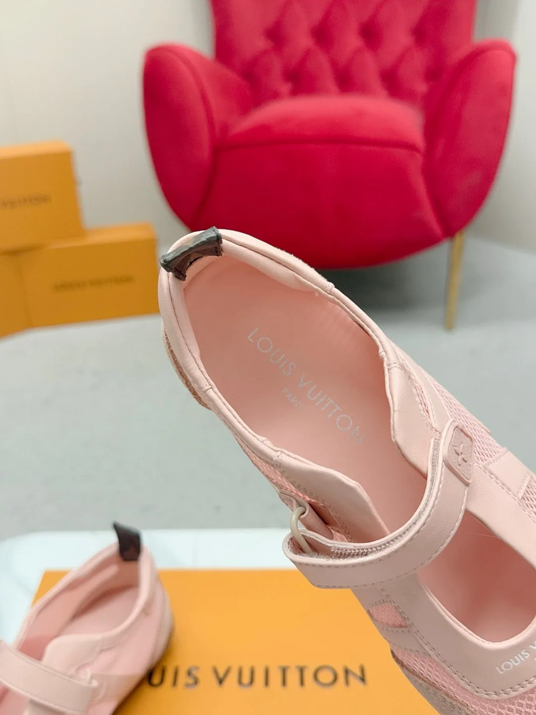 Women's Sneakers LOUIS VUITTON 17704494
