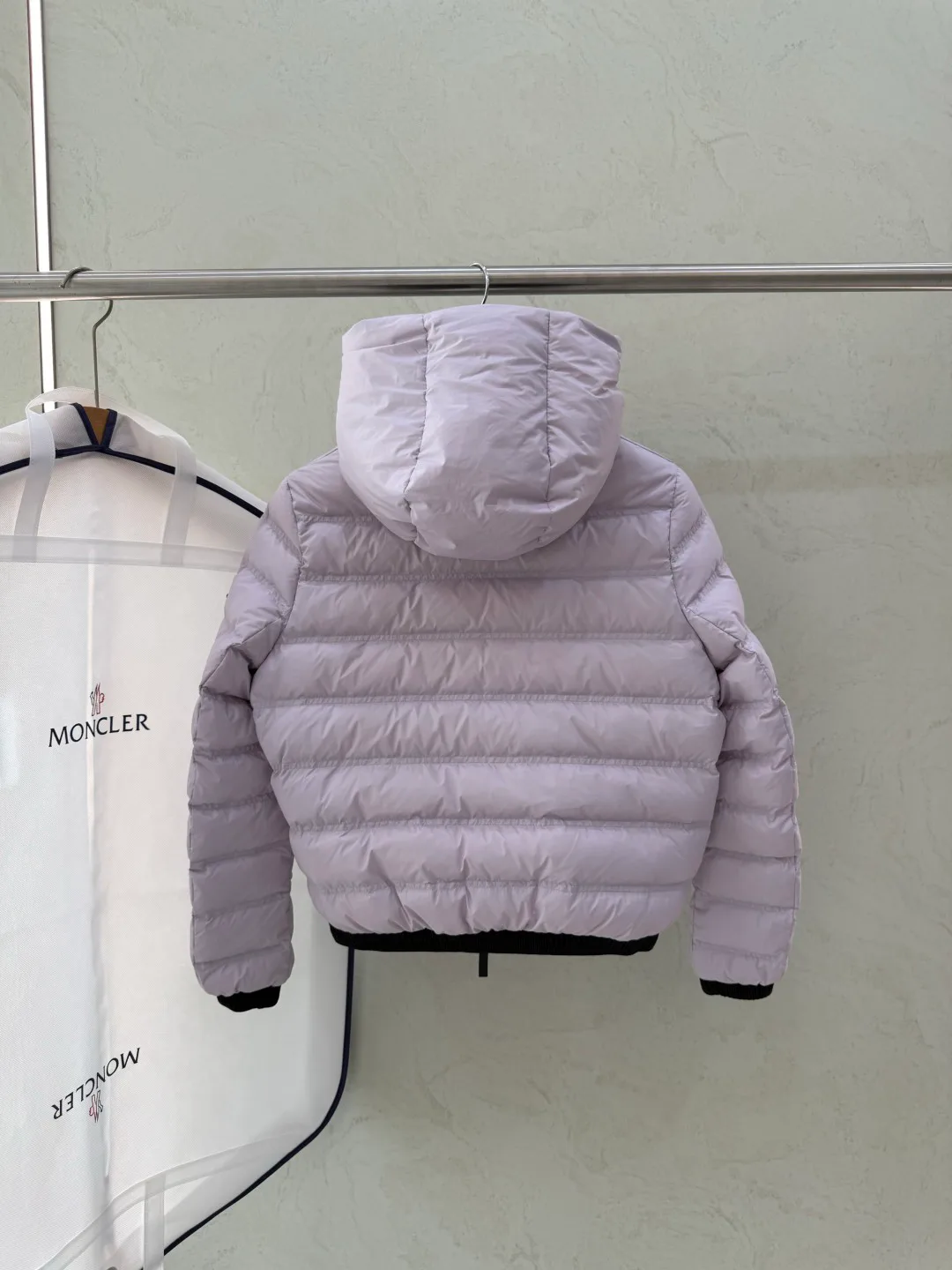 Women's Jackets And Down Jackets MONCLER 18052699