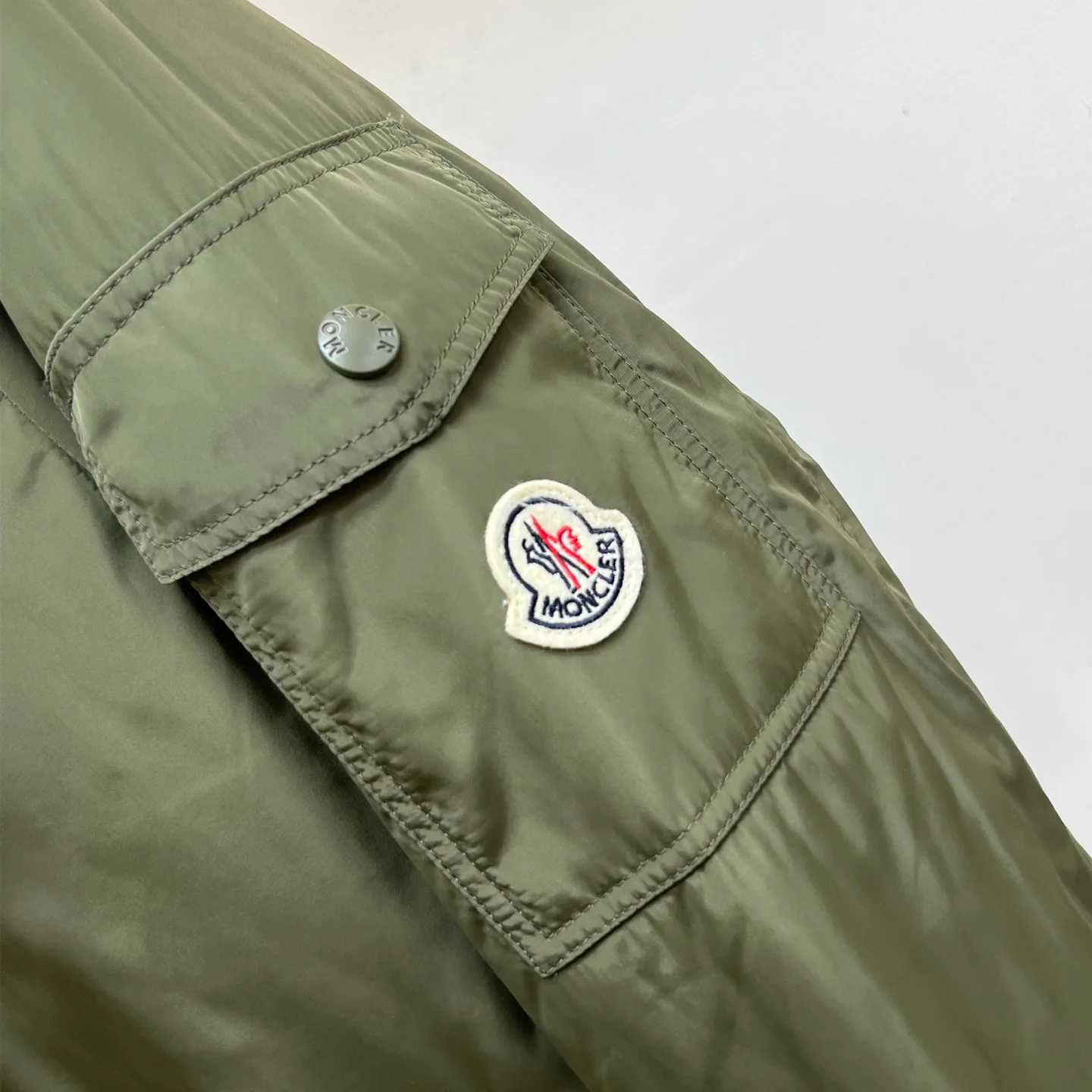 Women's Jackets And Down Jackets MONCLER 17340733