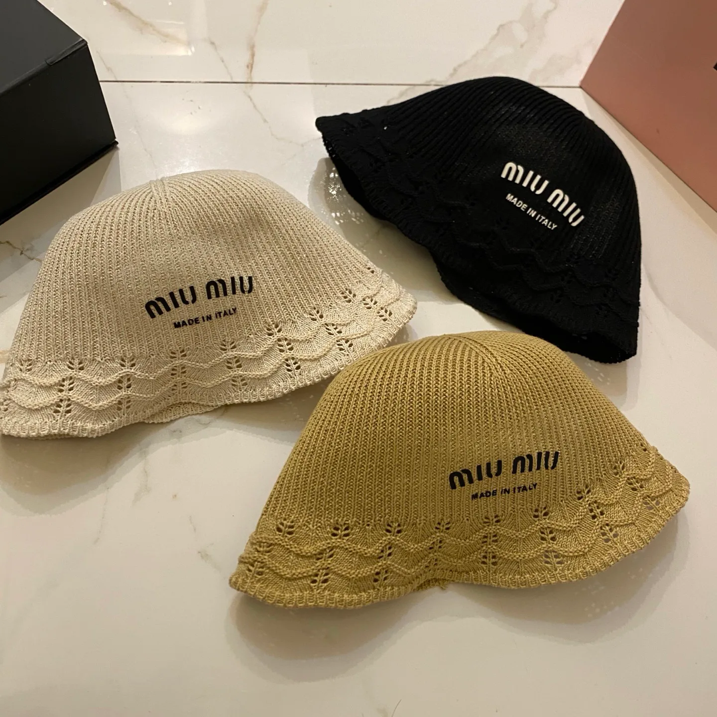 Hats MIU MIU 17498308