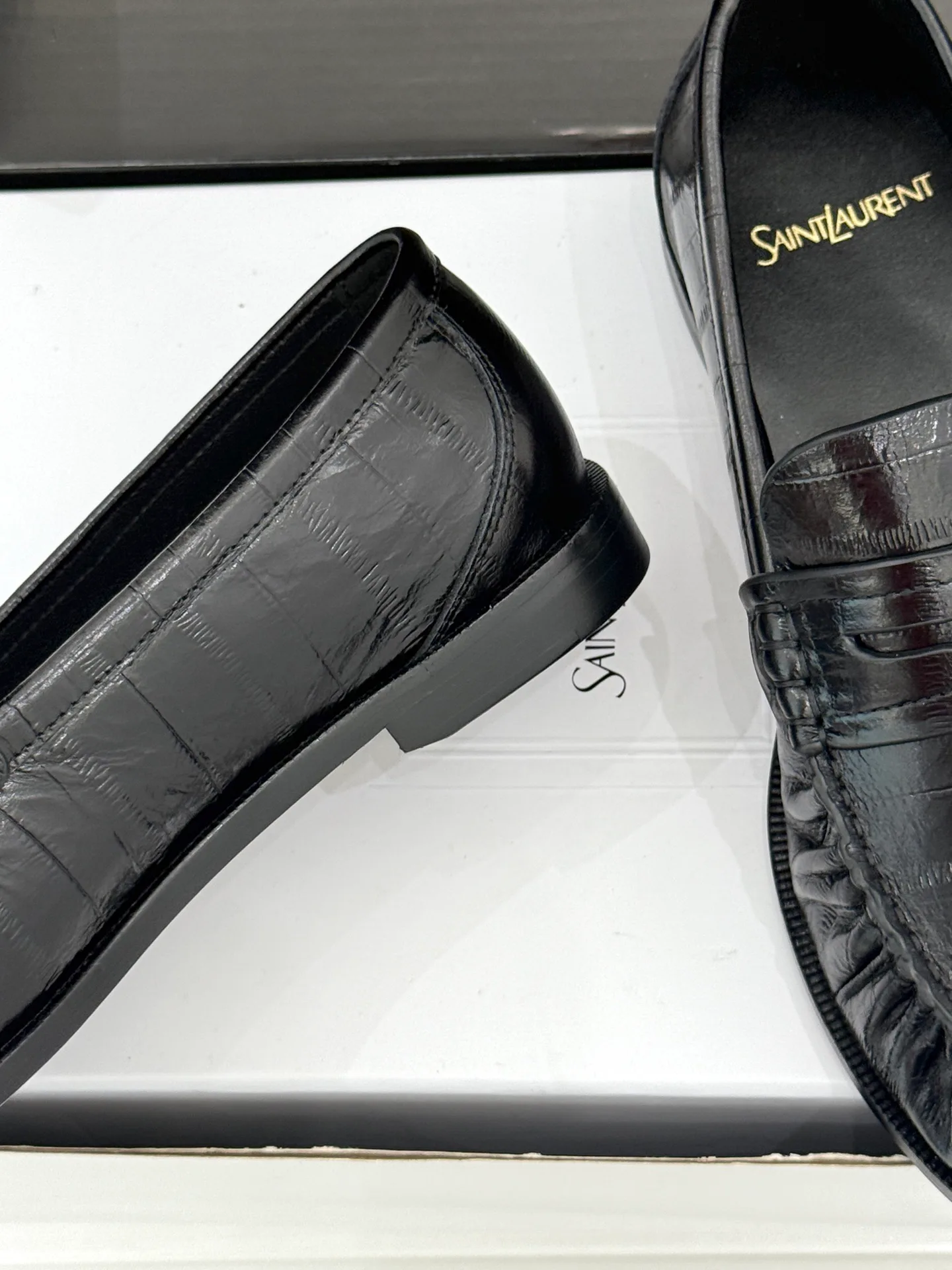 Women's Loafers And Moccasins SAINT LAURENT 17514978