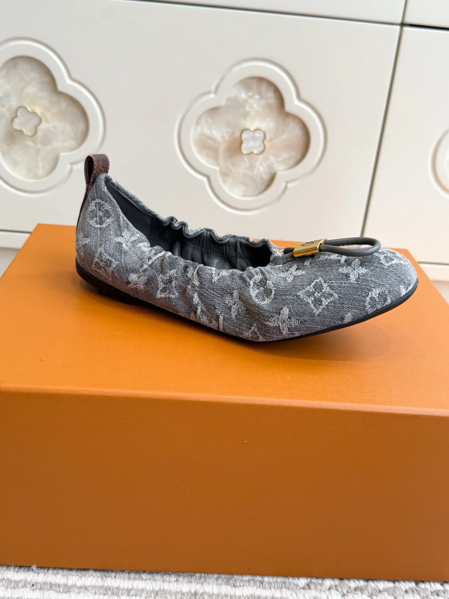 Women's Ballet Flats LOUIS VUITTON 18414281