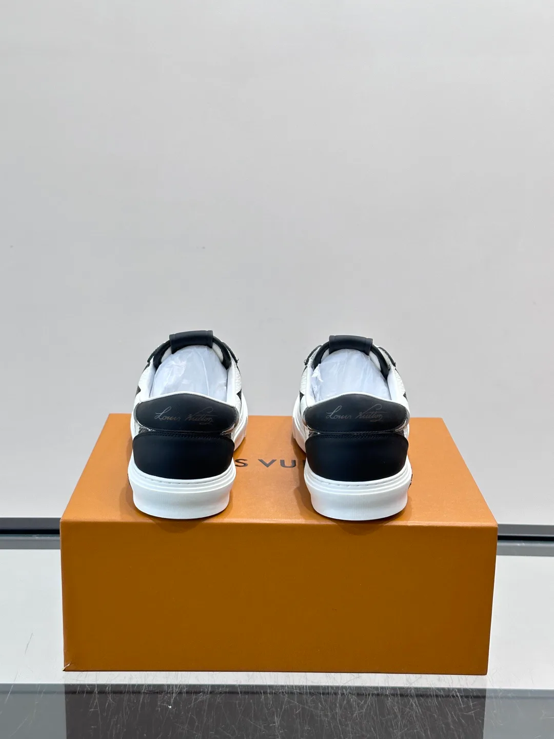 Men's Sneakers LOUIS VUITTON 17811176