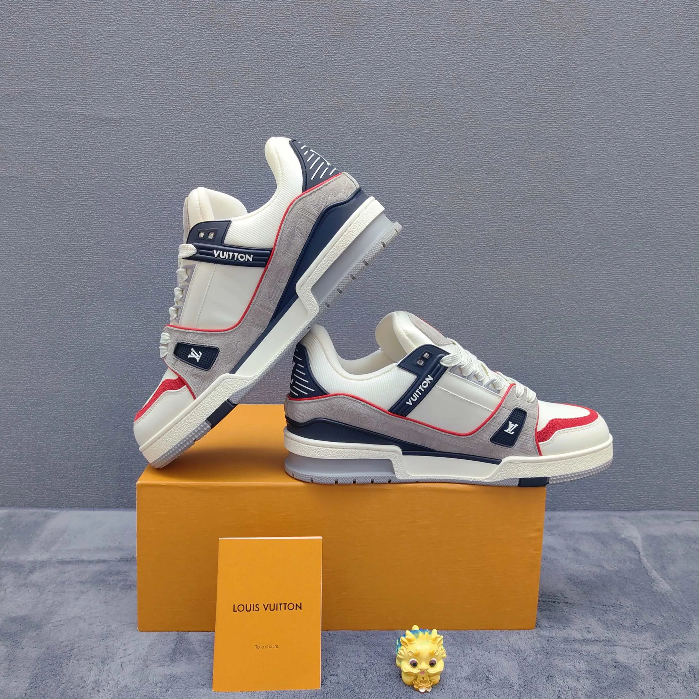 Women's Sneakers LOUIS VUITTON 17957138