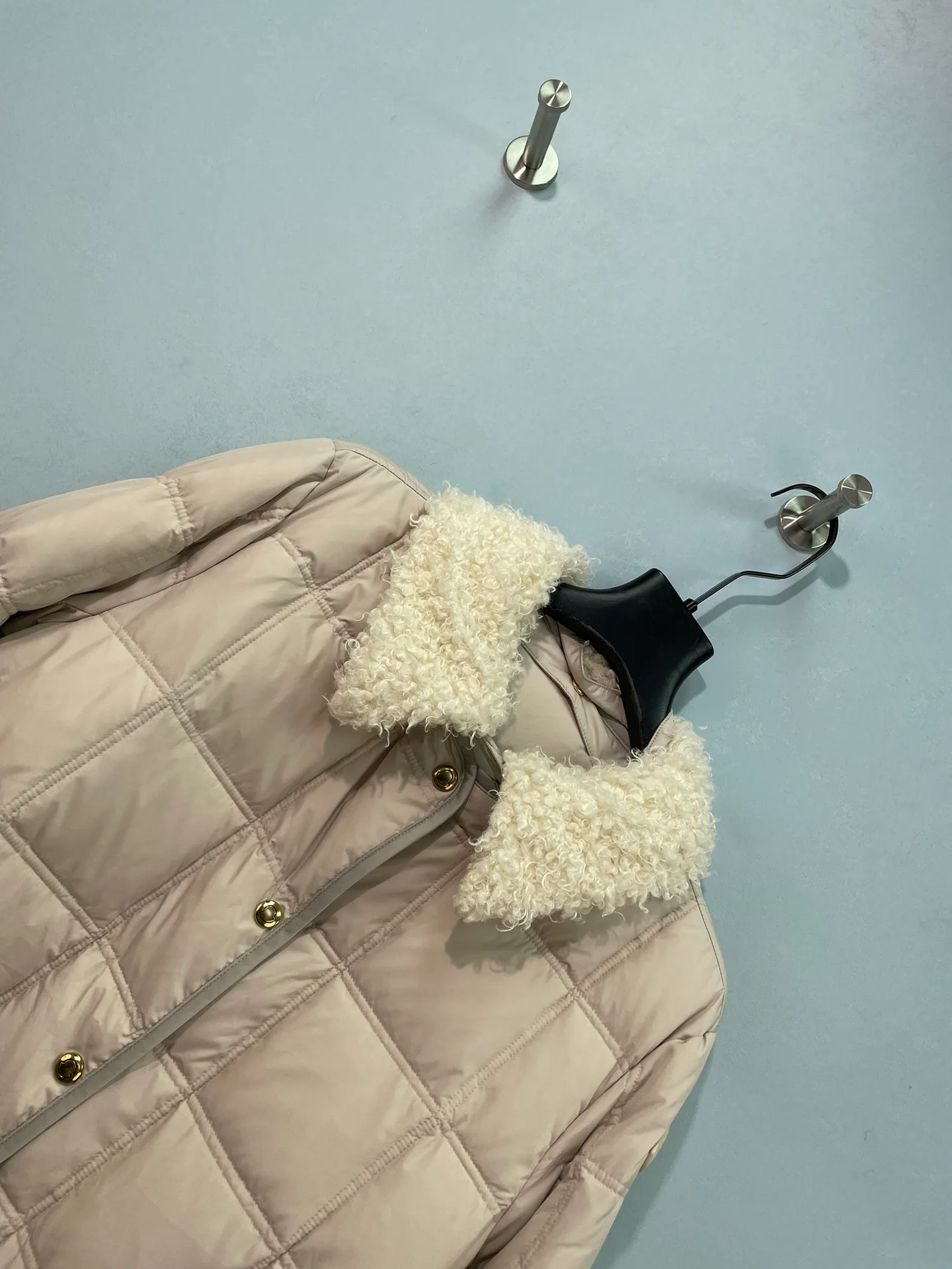 Women's Jackets And Down Jackets MONCLER 17913388
