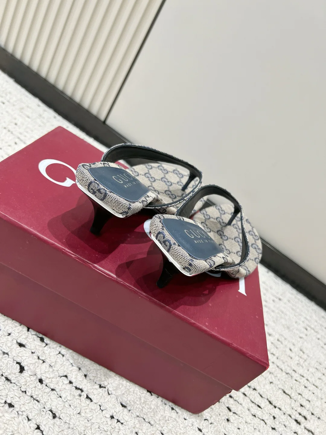 Women's Flip-Flops GUCCI 17637840