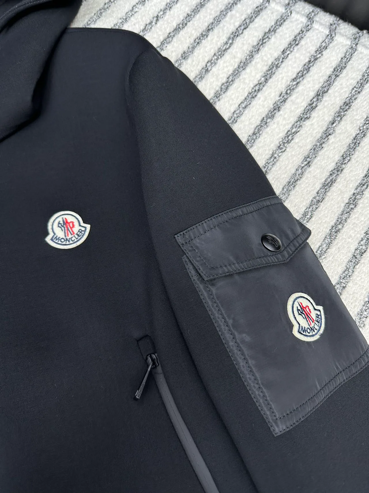 Women's Jackets And Down Jackets MONCLER 17898979