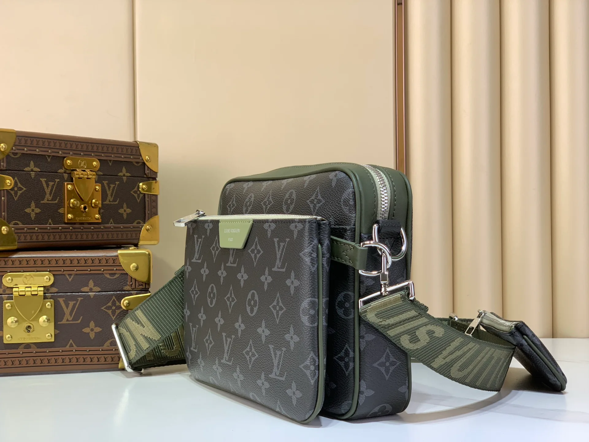 Women's Shoulder Bags LOUIS VUITTON 17499395