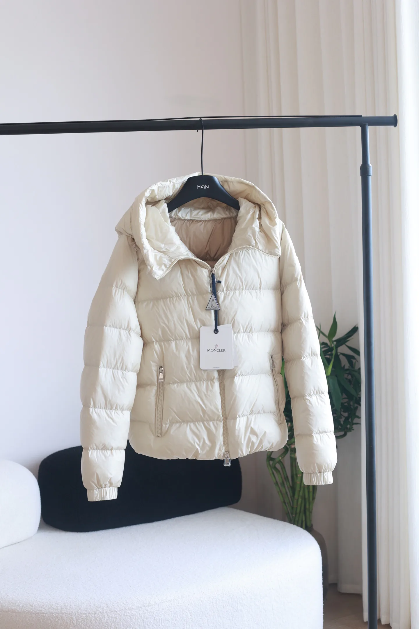 Women's Jackets And Down Jackets MONCLER 18184492