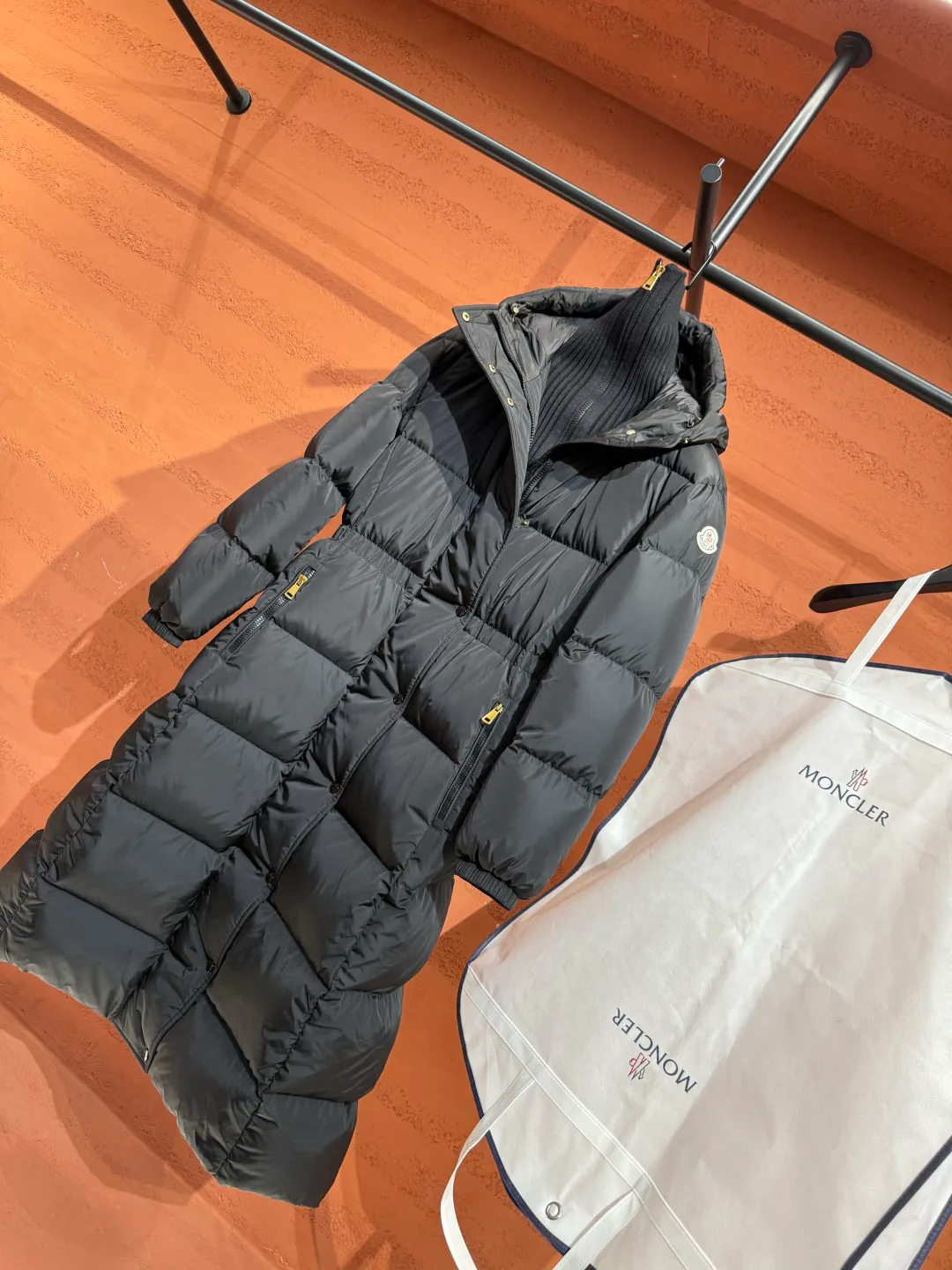 Women's Jackets And Down Jackets MONCLER 18048314
