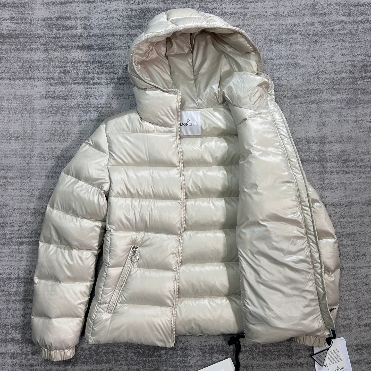 Women's Jackets And Down Jackets MONCLER 18354333