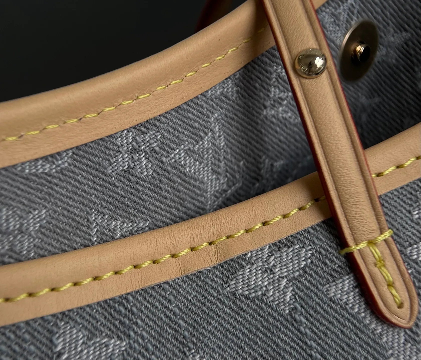 Women's Classic Handbags LOUIS VUITTON 18376401