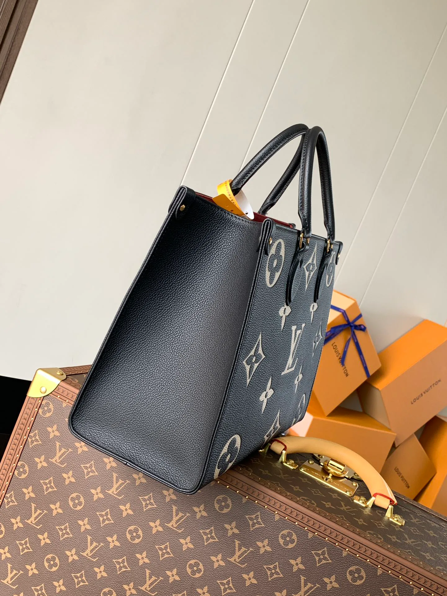 Women's Classic Handbags LOUIS VUITTON 18148127