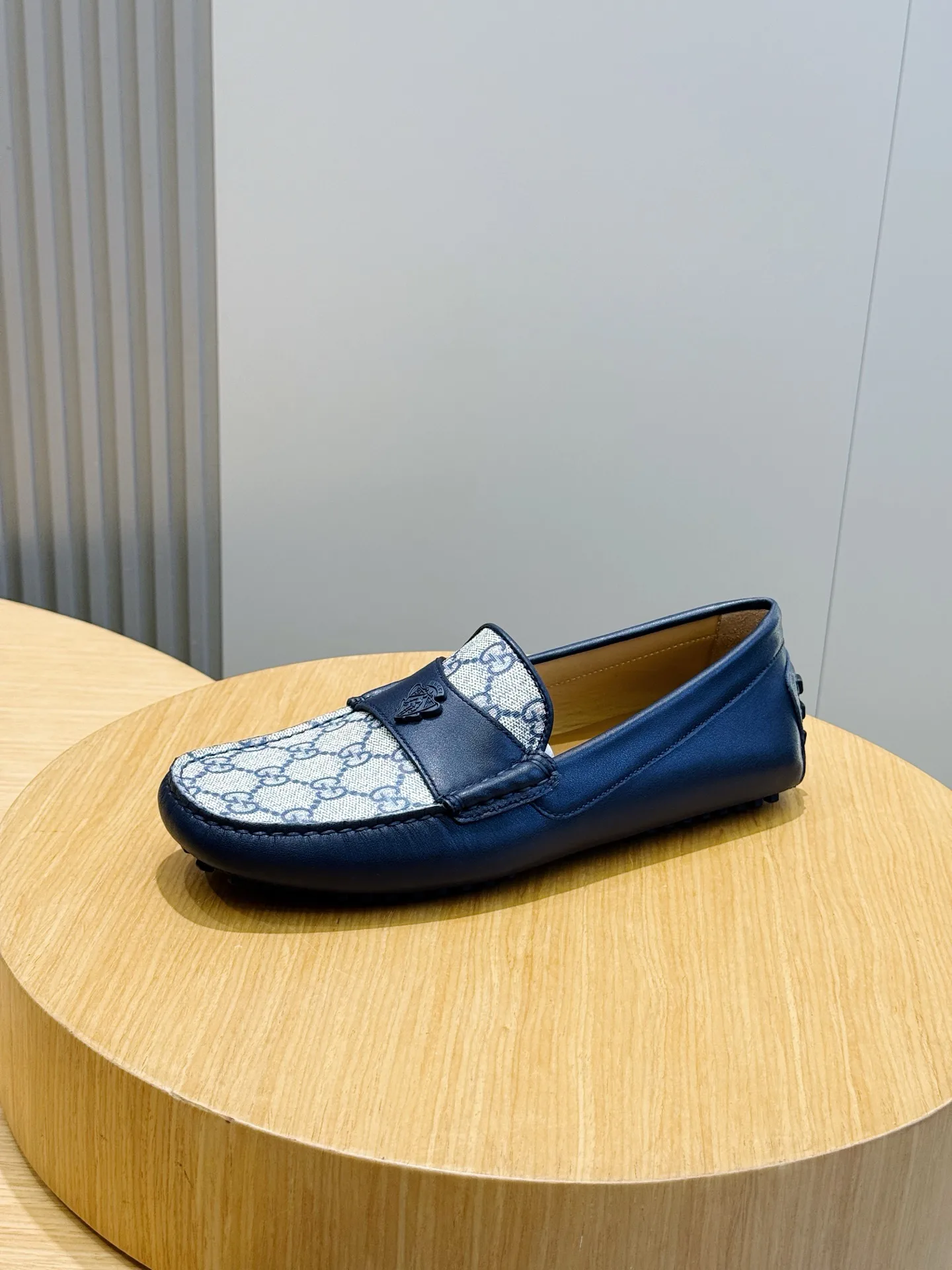 Men's Loafers And Dress Shoes GUCCI 18101431