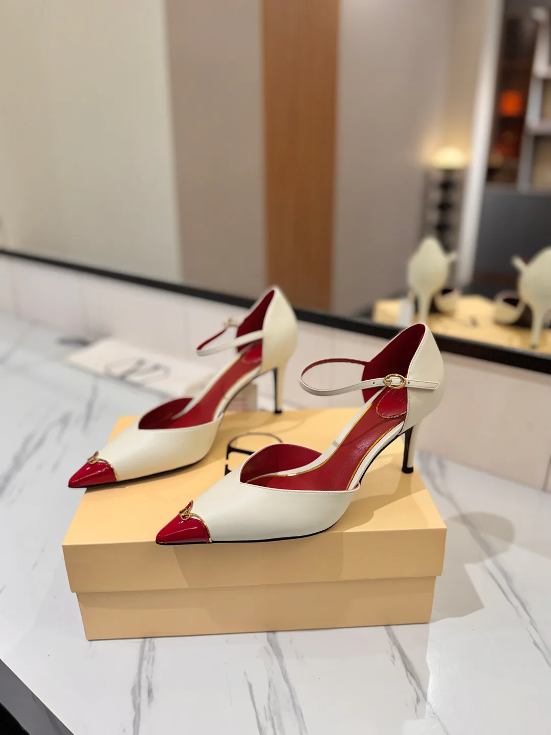 Women's Open-Toe Sandals VALENTINO 18134971
