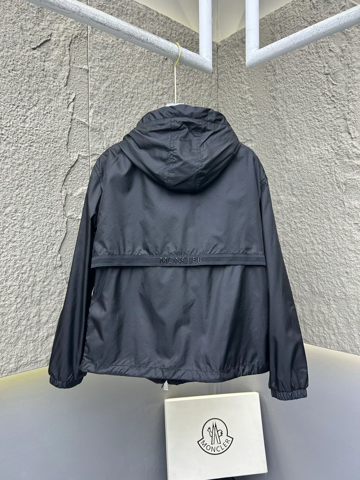 Women's Jackets And Down Jackets MONCLER 16968698