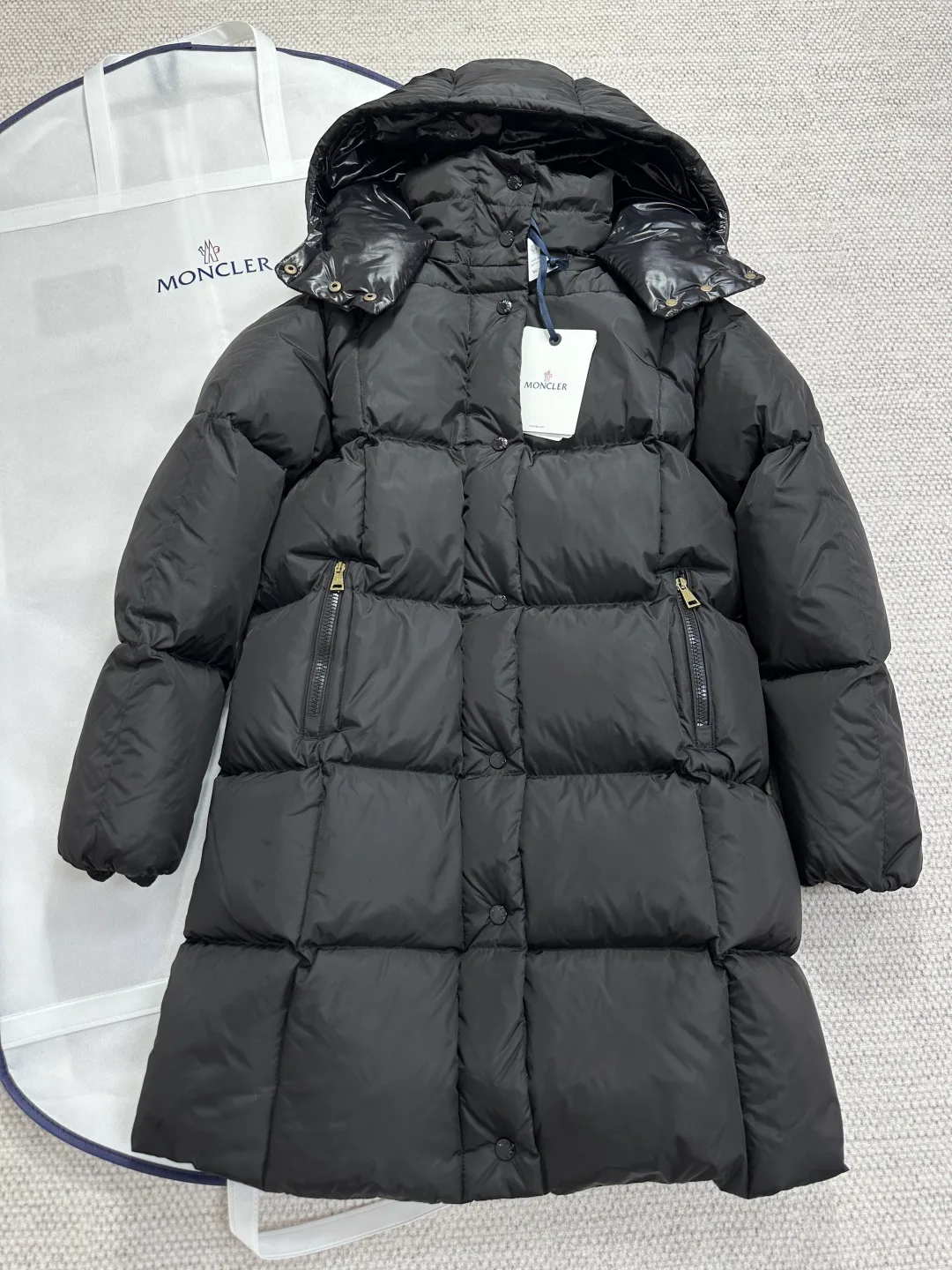Women's Jackets And Down Jackets MONCLER 18538725