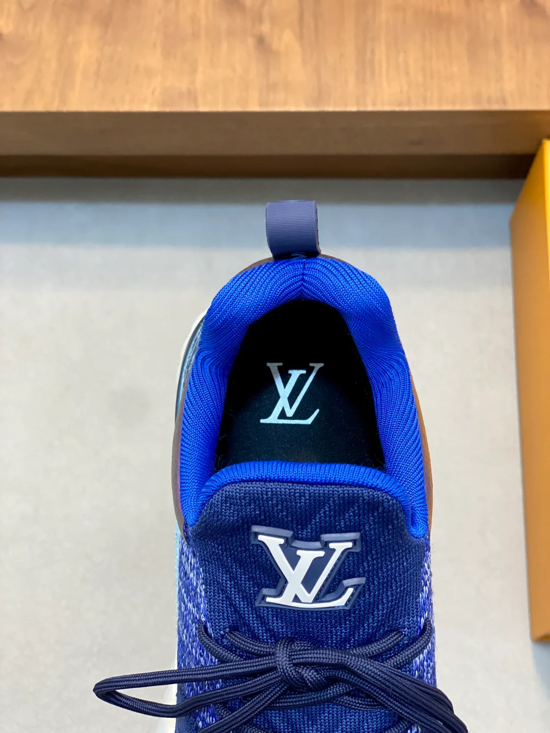 Men's Sneakers LOUIS VUITTON 18078937