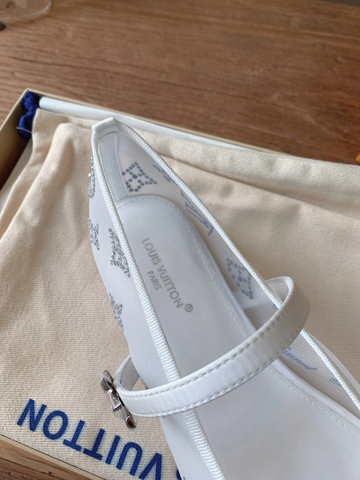 Women's Ballet Flats LOUIS VUITTON 18365398