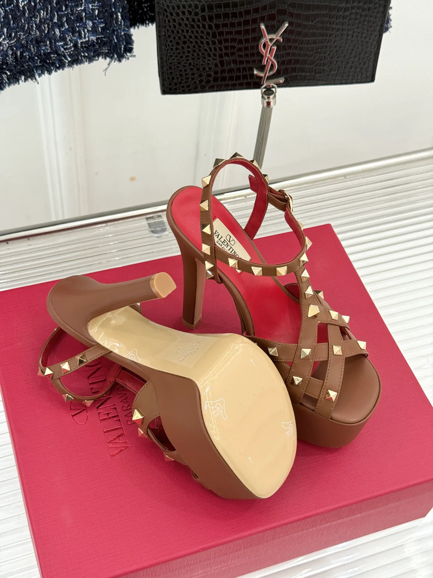 Women's Open-Toe Sandals VALENTINO 18198292
