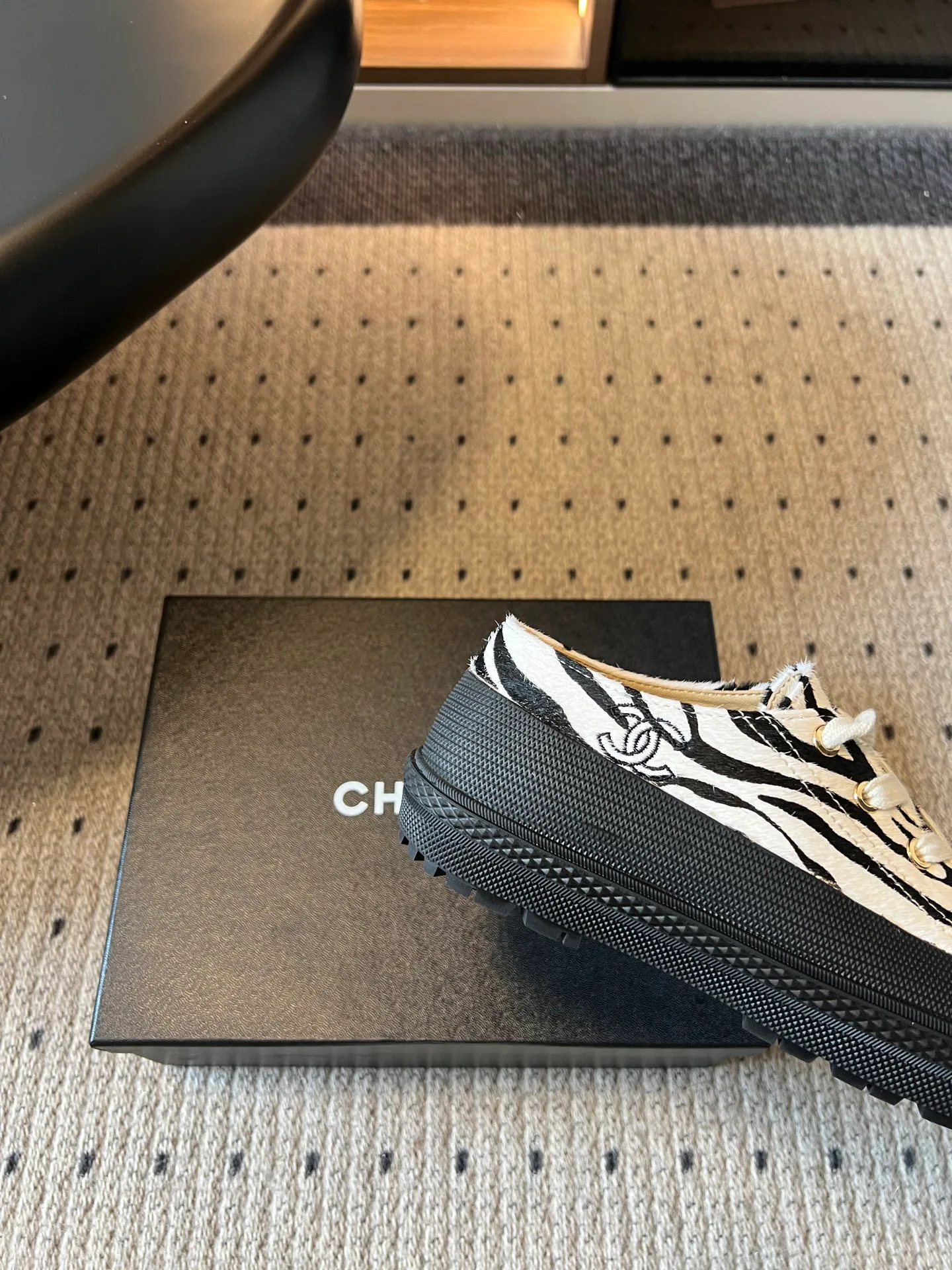 Women's Sneakers CHANEL 18137085