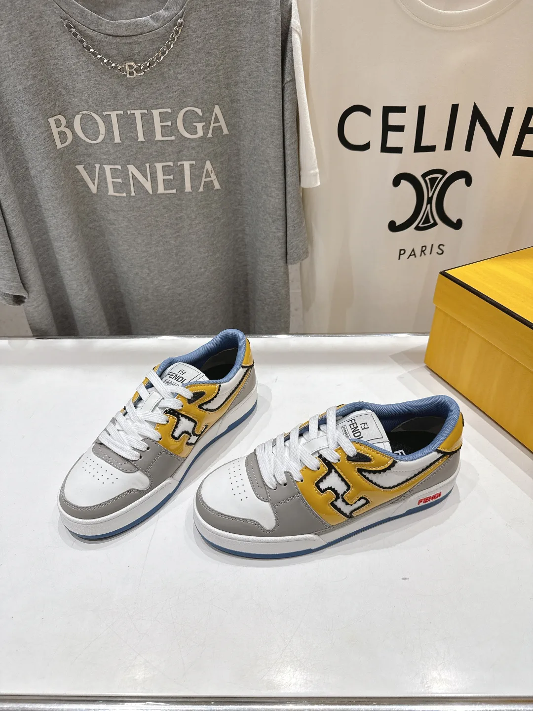 Women's Sneakers FENDI 17908431
