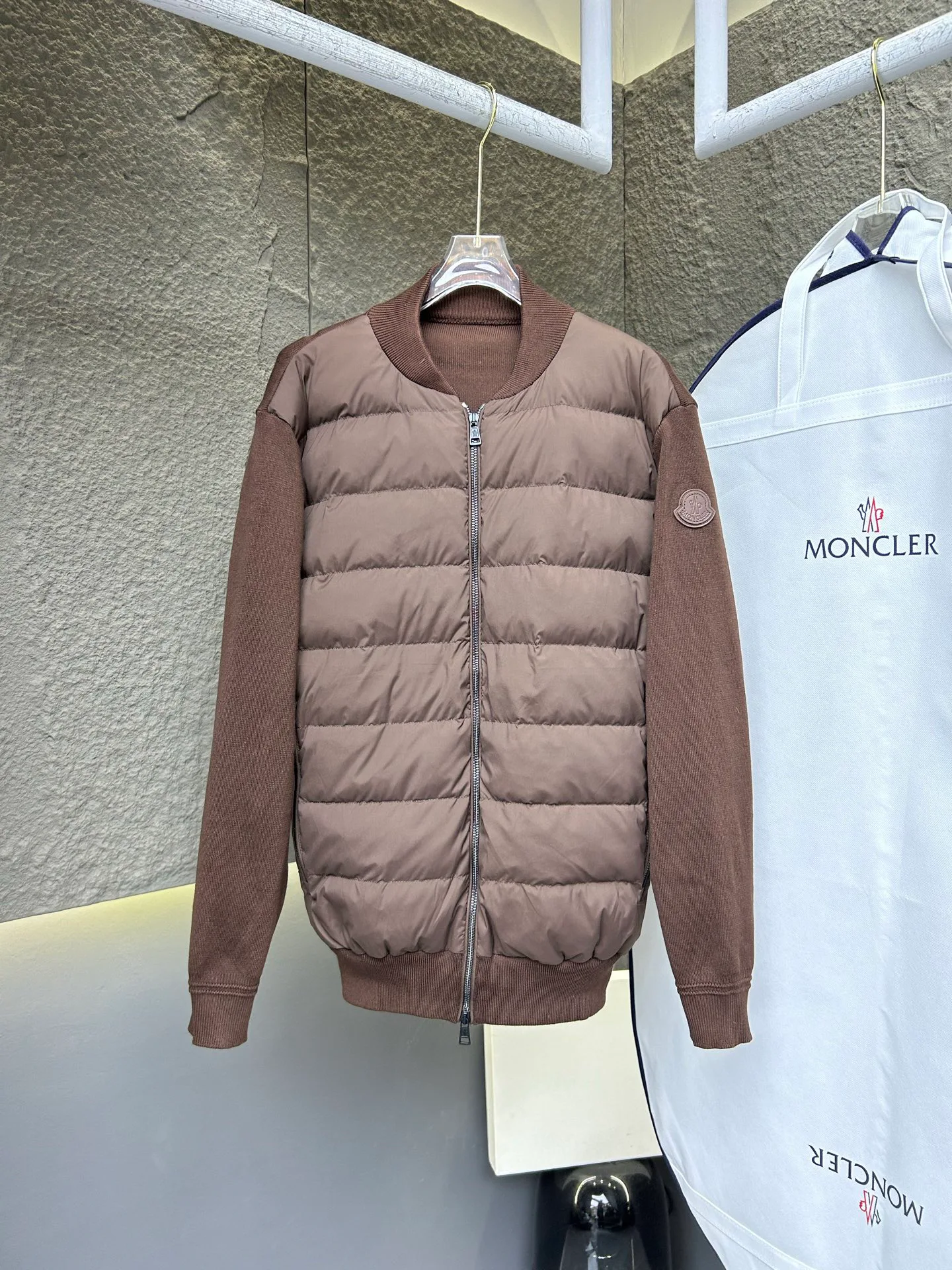 Women's Jackets And Down Jackets MONCLER 17323194