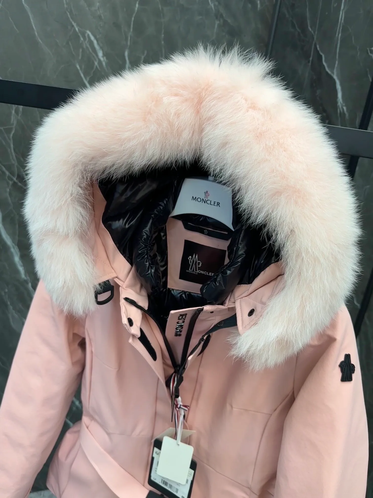 Women's Jackets And Down Jackets MONCLER 18133803