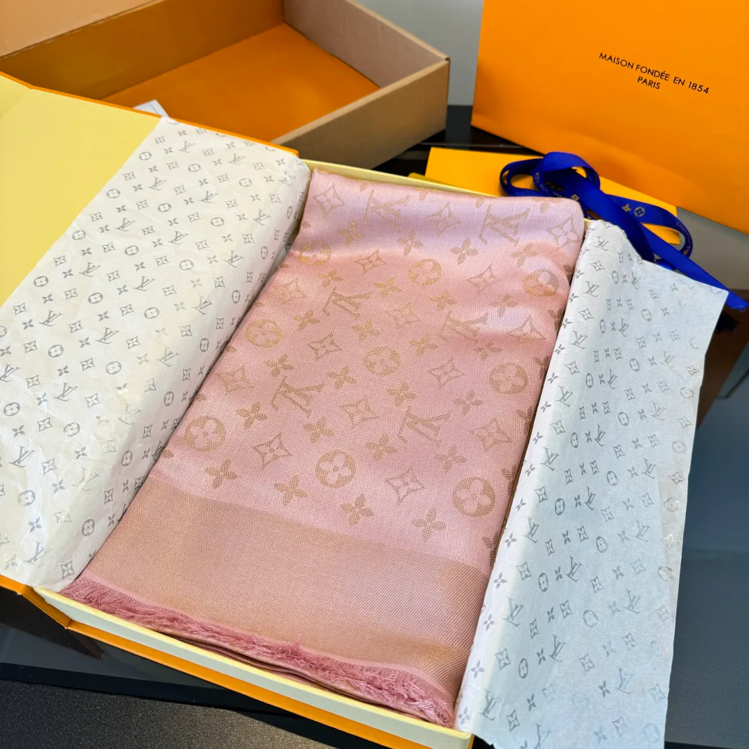 Scarves LOUIS VUITTON 18104871