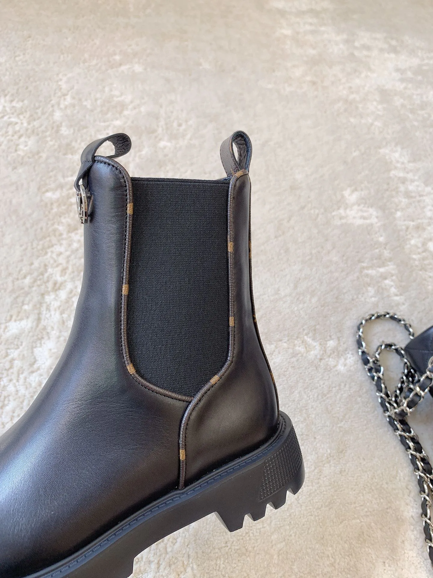 Women's Ankle Boots LOUIS VUITTON 18365557