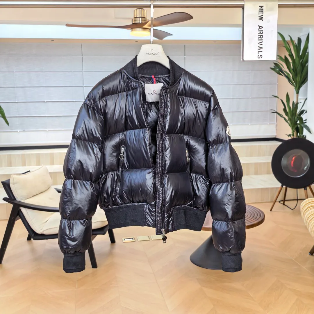 Women's Jackets And Down Jackets MONCLER 18432308