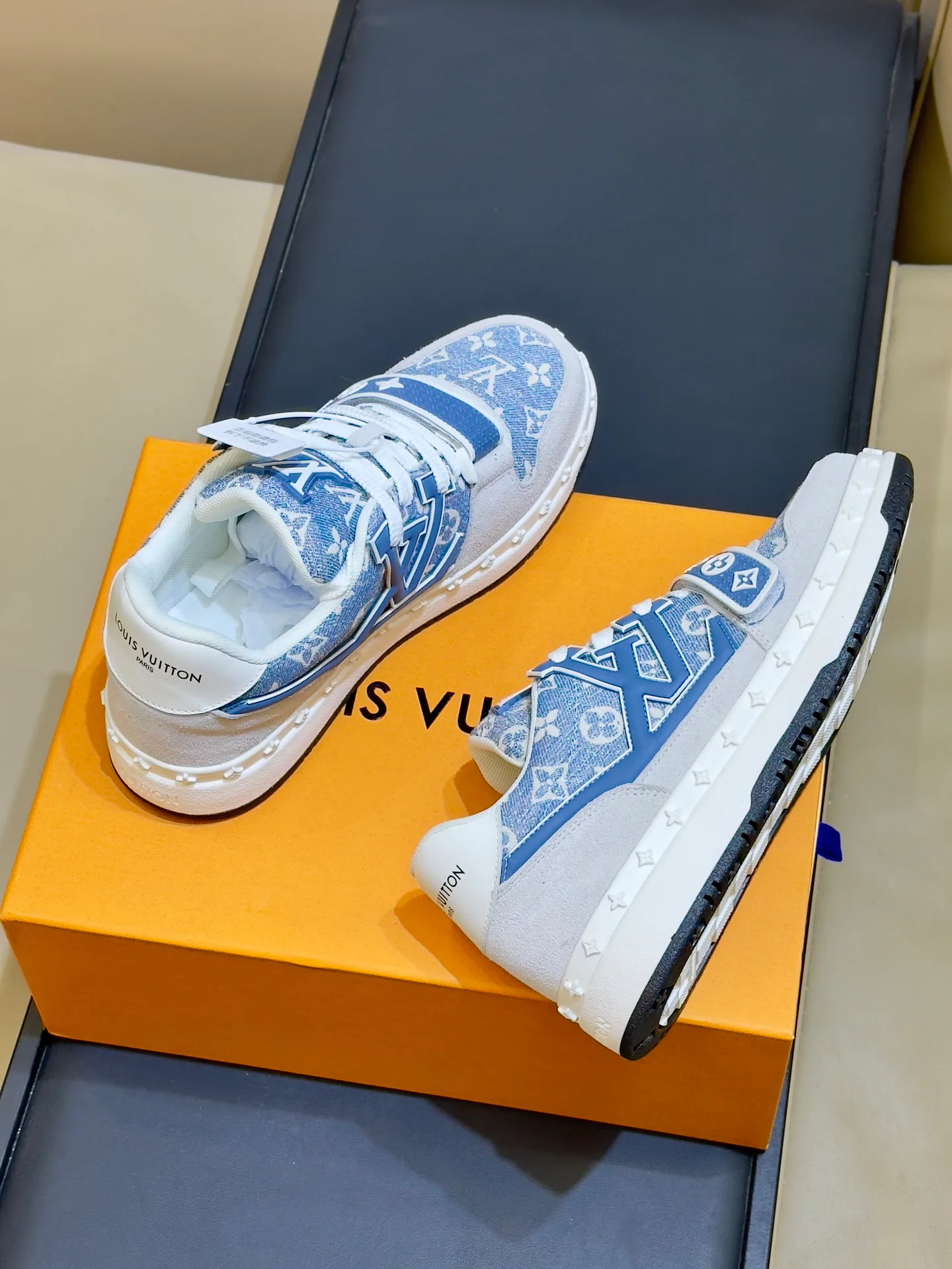 Men's Sneakers LOUIS VUITTON 18073548