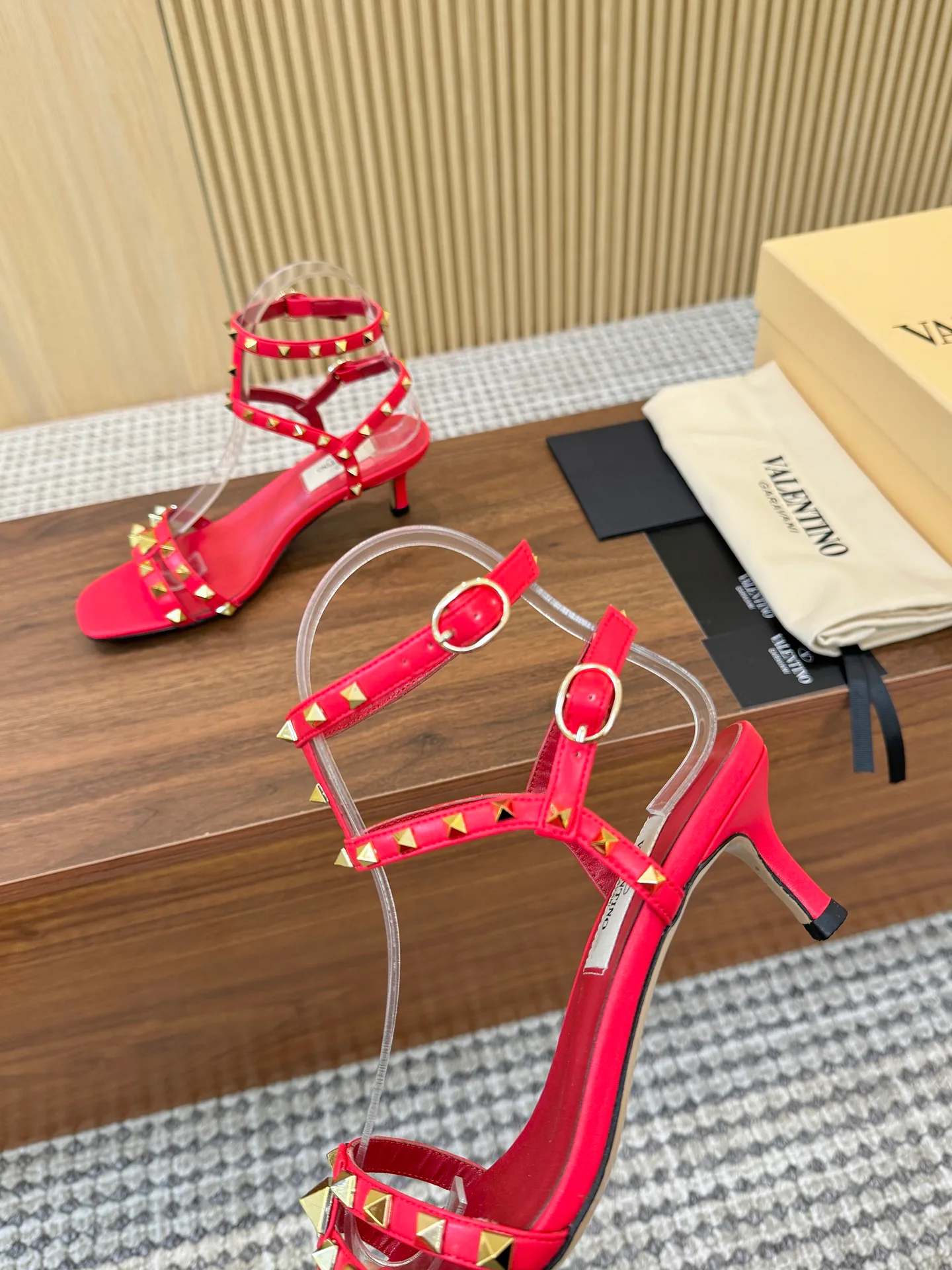 Women's Open-Toe Sandals VALENTINO 17411470