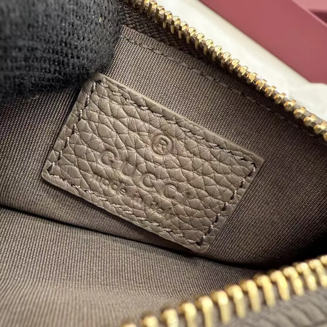 Women's Clutches GUCCI 17882883