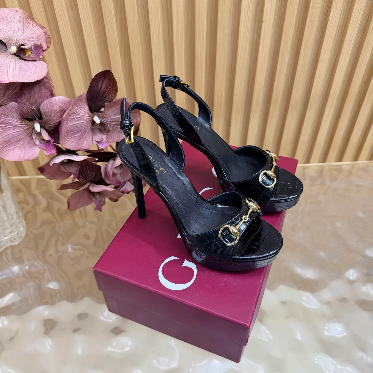 Women's Open-Toe Sandals GUCCI 17467488