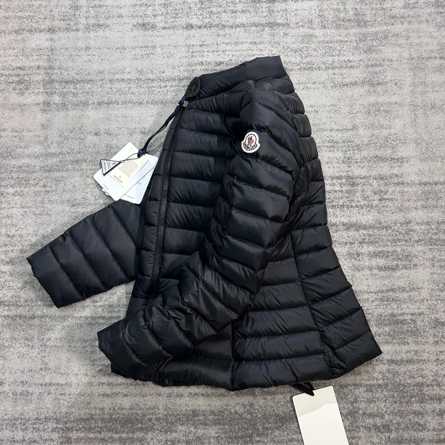 Women's Jackets And Down Jackets MONCLER 18133832