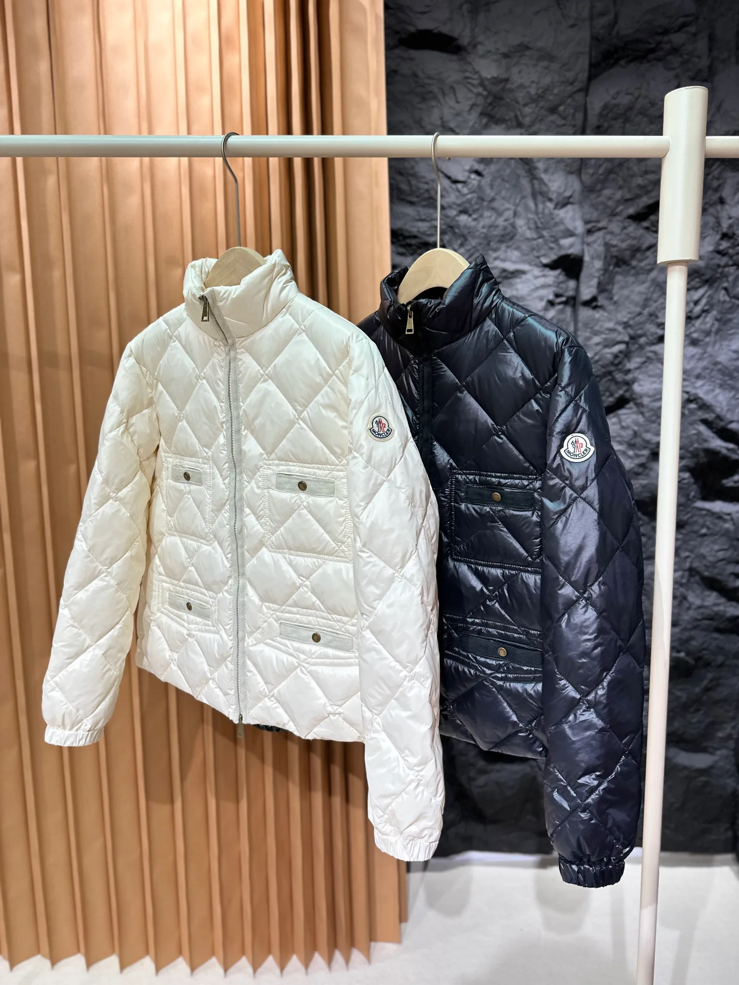 Women's Jackets And Down Jackets MONCLER 17938425