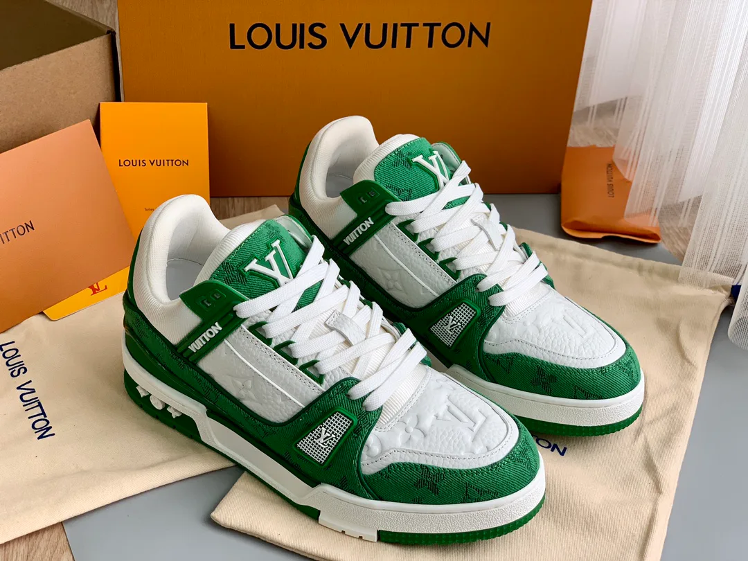 Women's Sneakers LOUIS VUITTON 18014127