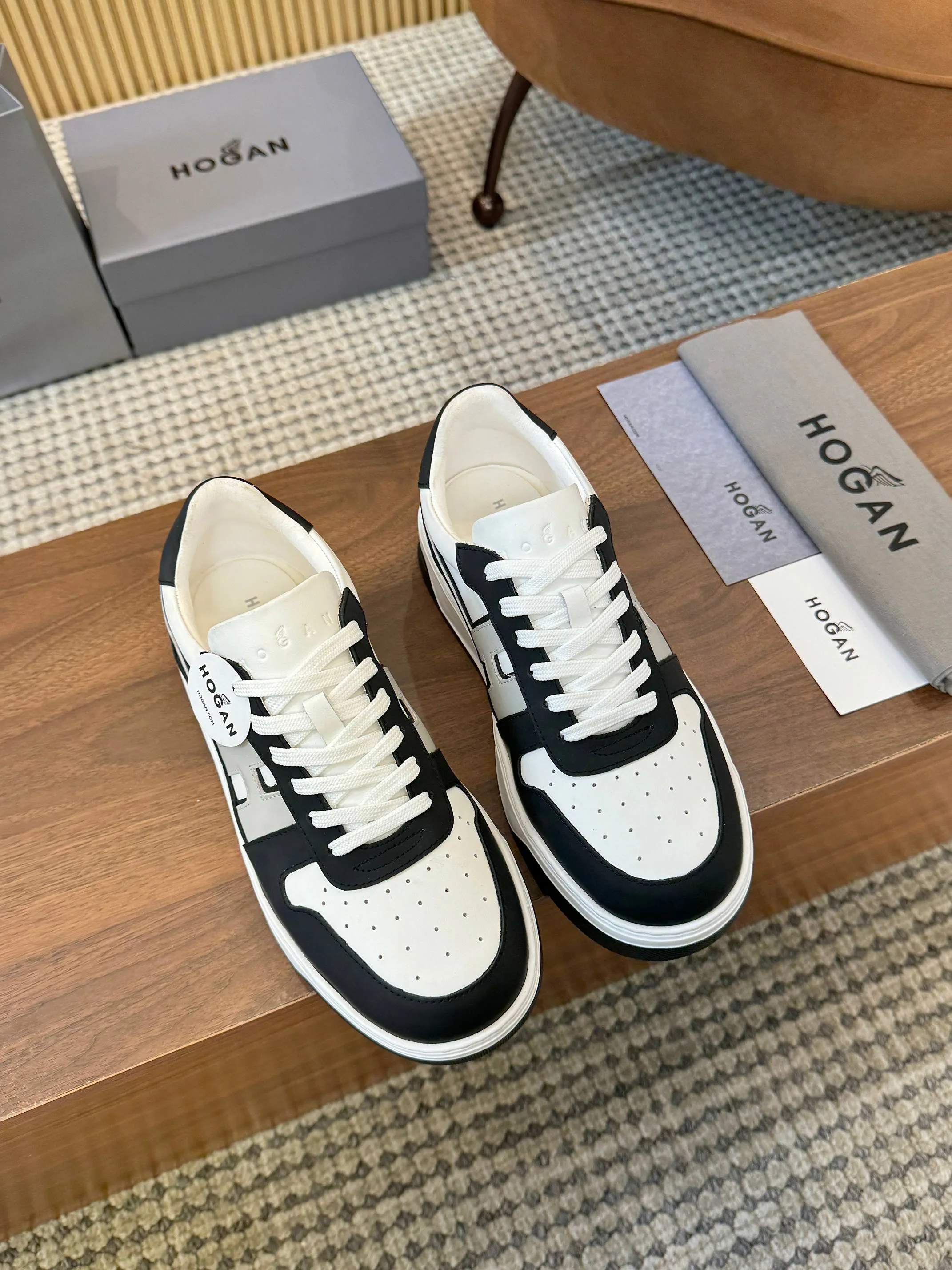 Women's Sneakers HOGAN 17827627
