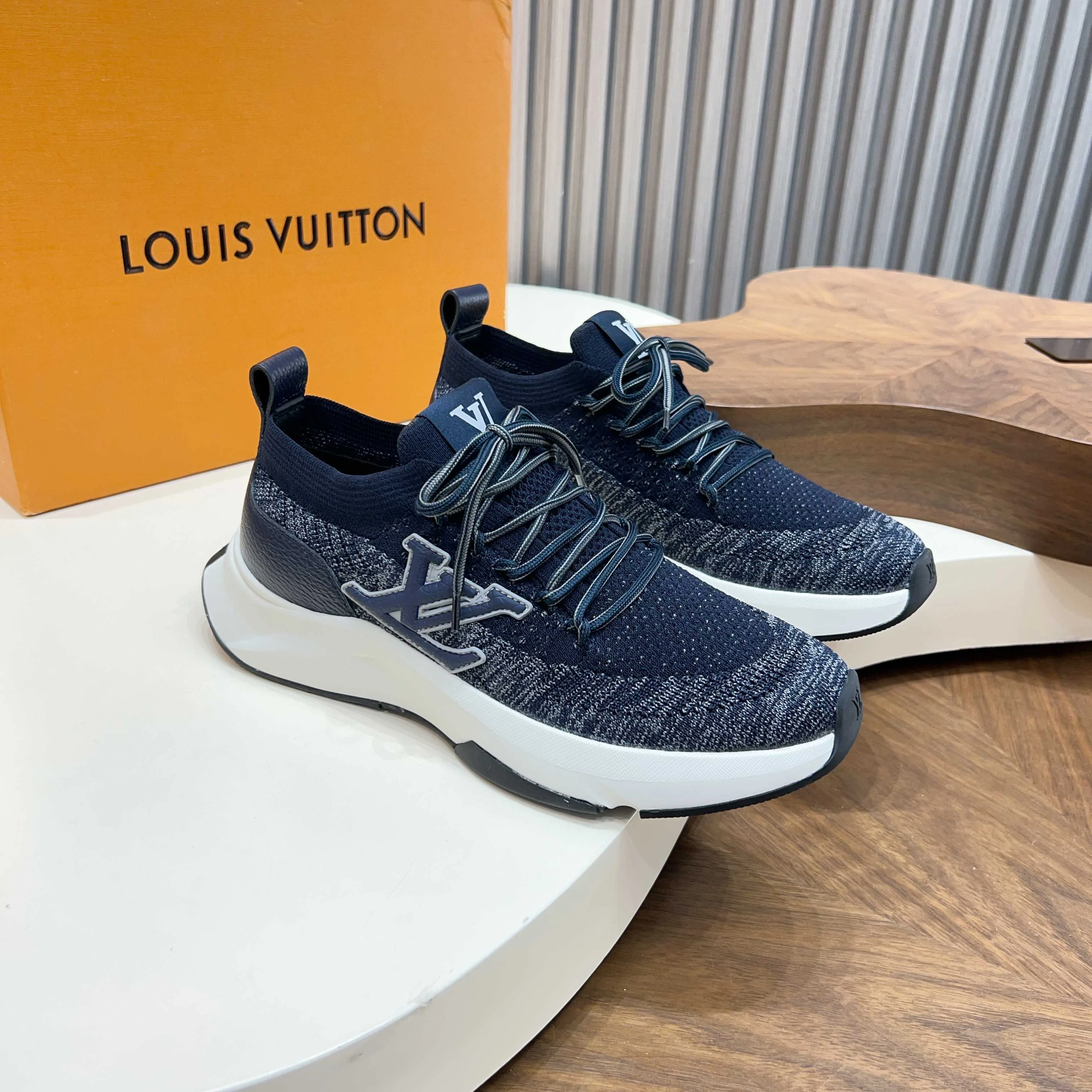 Men's Sneakers LOUIS VUITTON 17916667