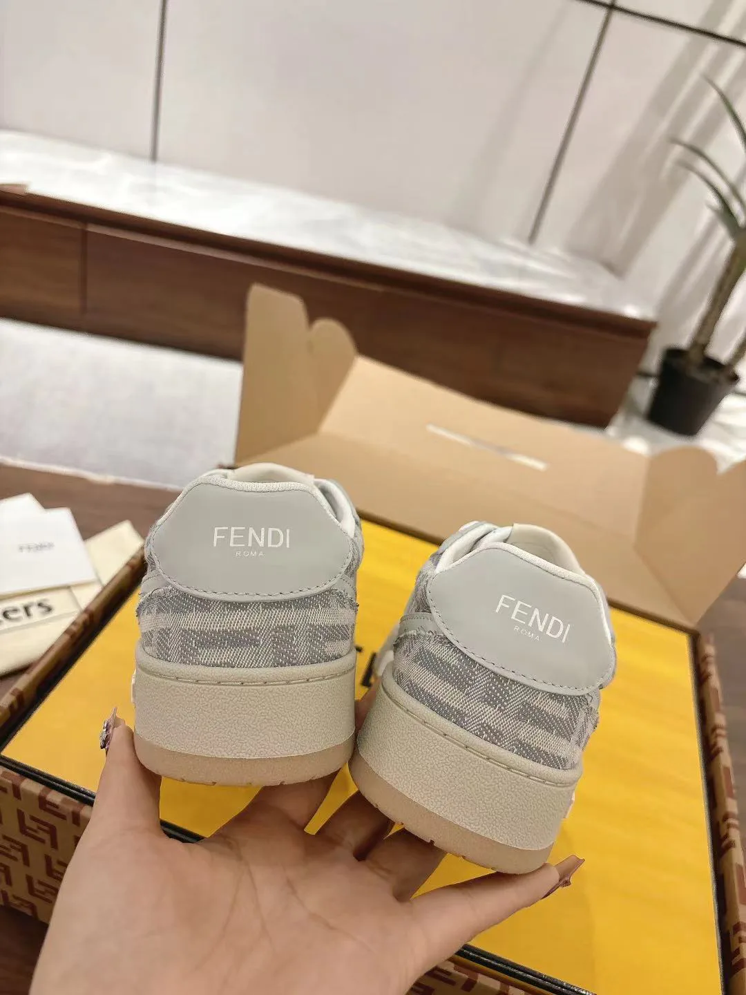 Women's Sneakers FENDI 18219620