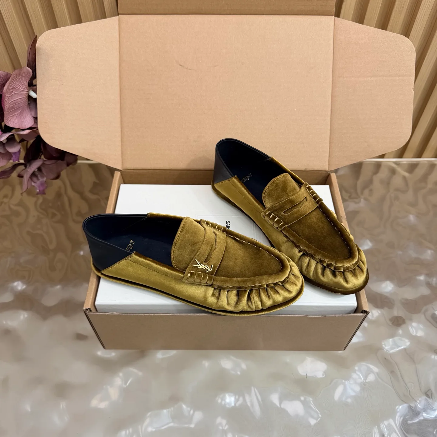 Women's Loafers And Moccasins SAINT LAURENT 17926444