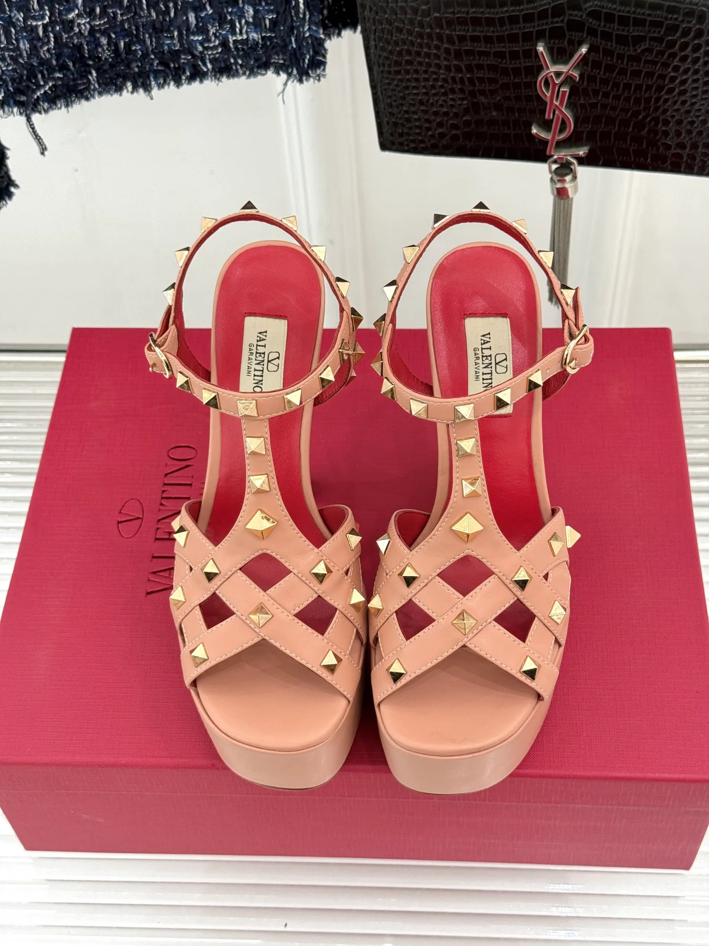 Women's Open-Toe Sandals VALENTINO 18198296
