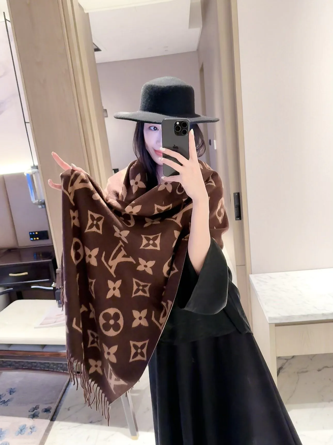 Scarves LOUIS VUITTON 18322510