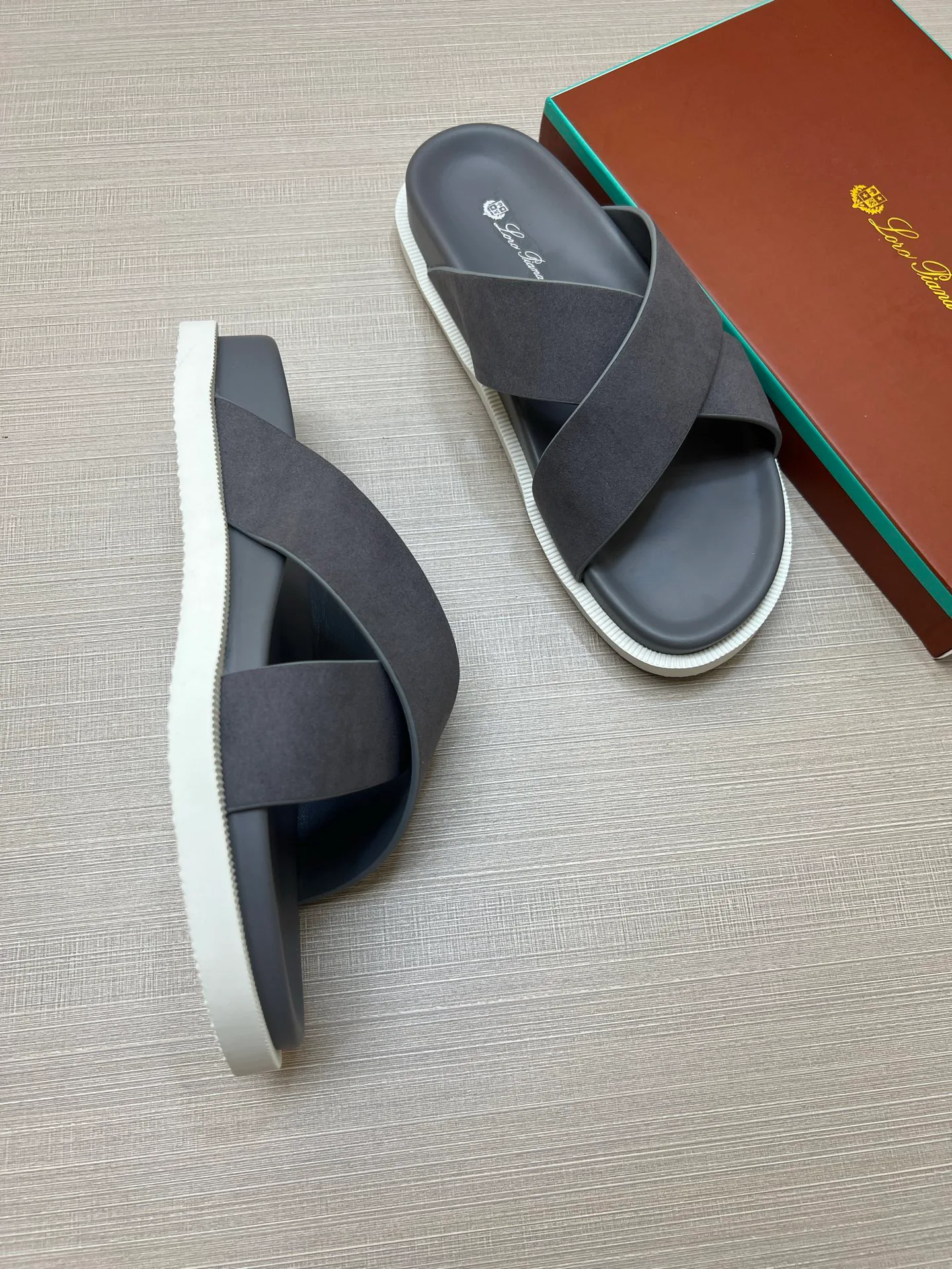 Men's Flip-Flops LORO PIANA 17467070