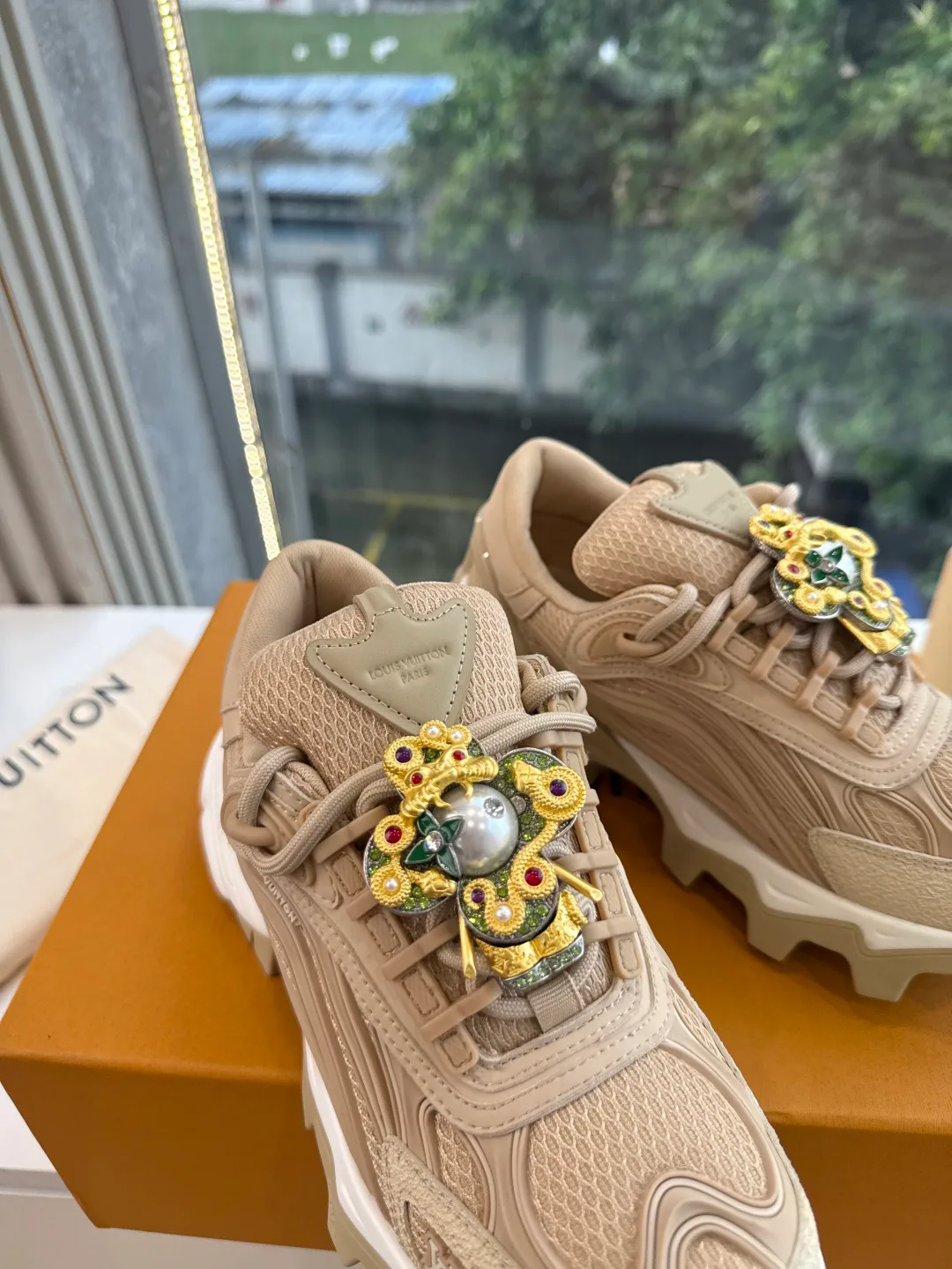 Women's Sneakers LOUIS VUITTON 18053493