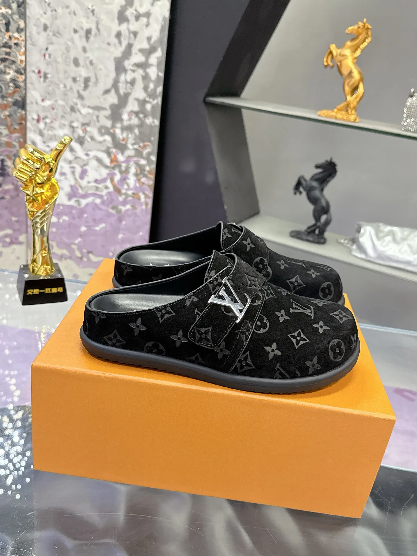 Women's Mules And Clogs LOUIS VUITTON 17530436