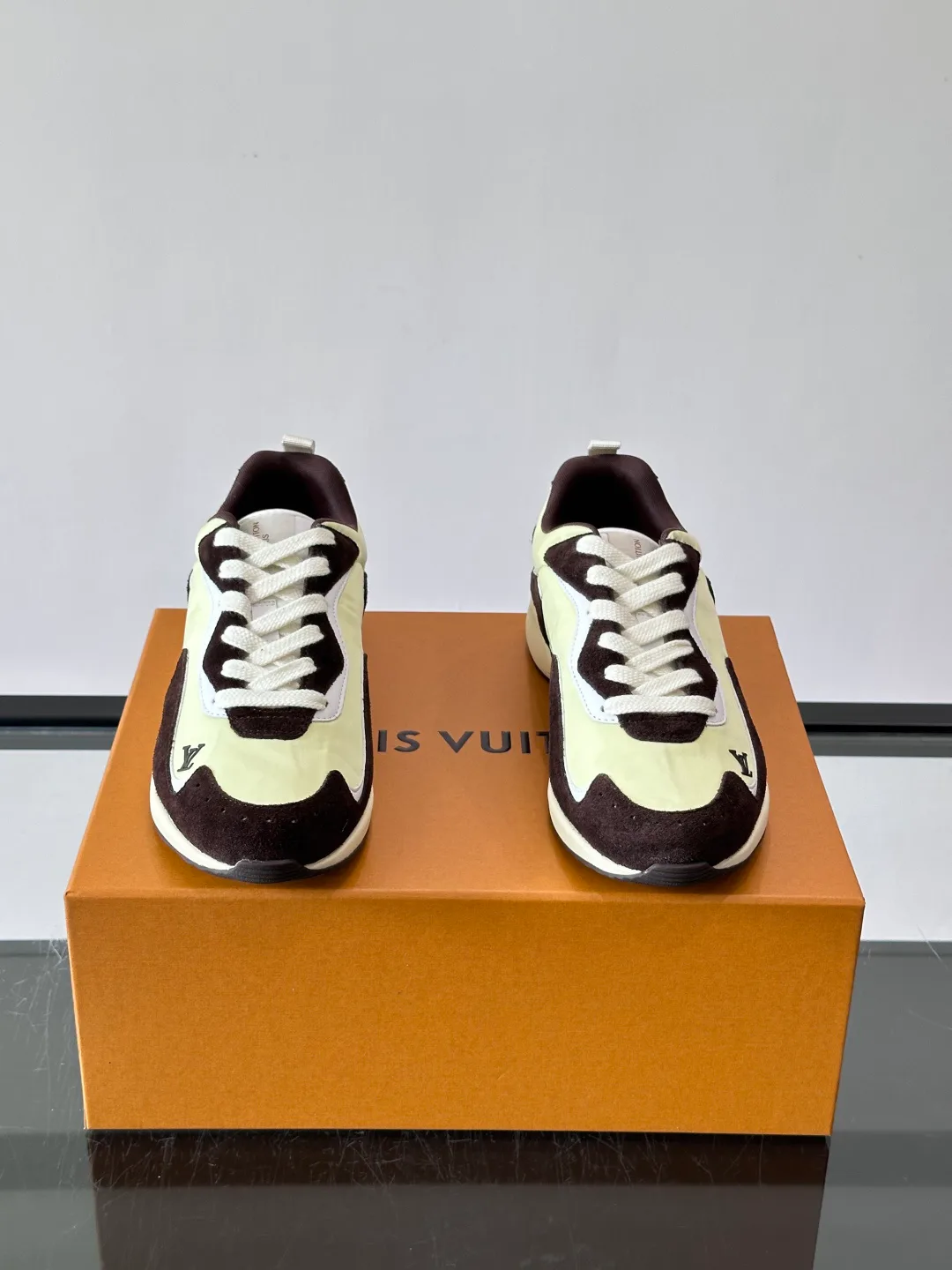 Men's Sneakers LOUIS VUITTON 17869454