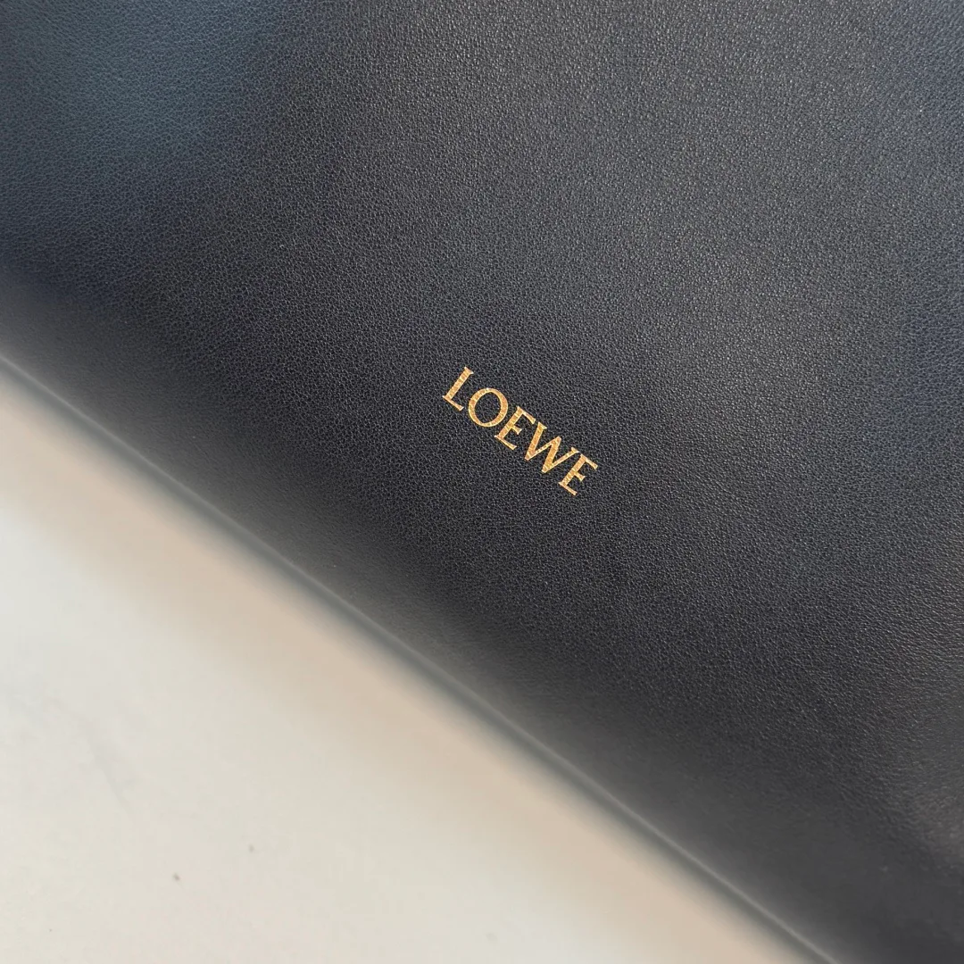 Women's Classic Handbags LOEWE 17937933