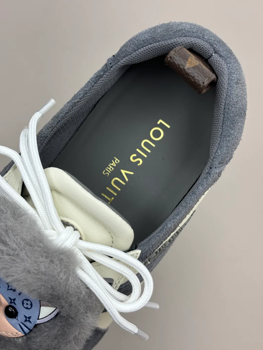 Women's Sneakers LOUIS VUITTON 18006202